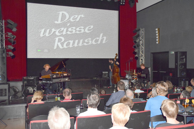 Der Kultfilm "Der Weiße Rausch" wurde vom Jazz-Groove Trio "Triol" musikalisch neu untermalt.