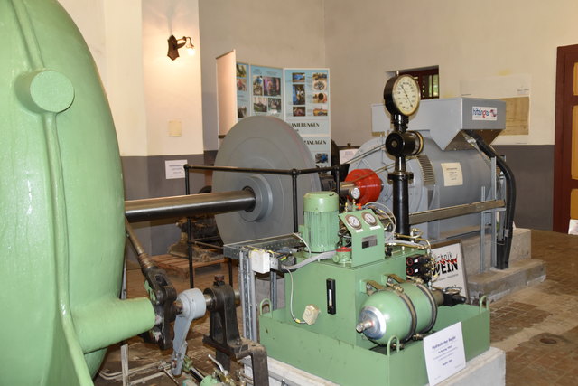 365 Tage im Jahr wird im Kraftwerk Strom erzeugt. Das Wasser der Tiebel treibt die Turbinen unermüdlich an | Foto: Friessnegg