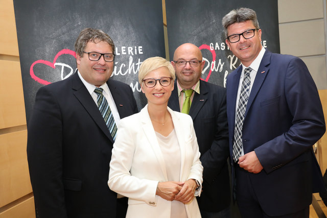 Gastro-Experten Thomas Mayr-Stockinger, Gerold Royda und Stefan Praher (v.l.) mit Doris Hummer. | Foto: Cityfoto/Rahmanovic