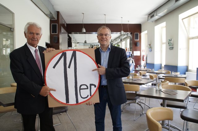"Simmering braucht die Straßenbahnlinie 11", fordern SPÖ-11-Chef Harald Troch und SPÖ-Bezirksvize Peter Kriz (l.)
