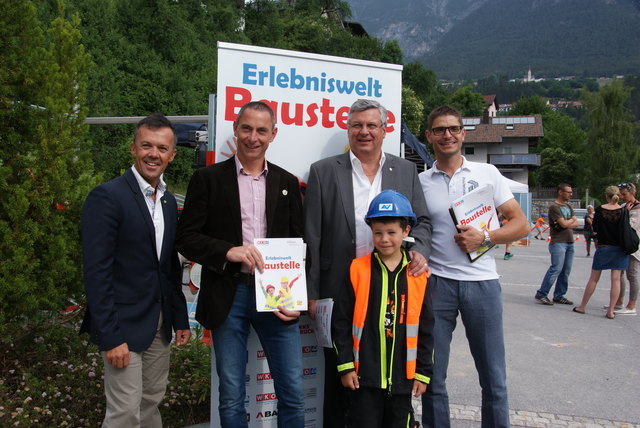 WK-Bezirksstellenleiter Otmar Ladner, Simon Kathrein, WK-Bezirksobmann Toni Prantauer mit Neffe Jakob und Michael Gitterle (v.l.).