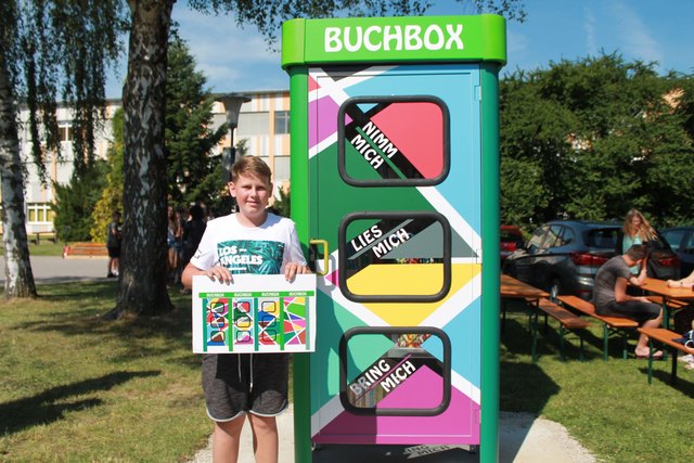 Nico Prinz ging als Sieger des Entwurf-Wettbewerbes hervor. Seine Zeichnung diente als Vorlage zur Gestaltung der neuen Bücherbox.