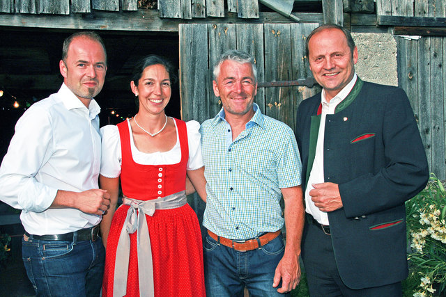 LK-Präsident Josef Hechenberger, Regina und Hannes Gapp und LHStv. Josef Geisler auf dem Moarhof.