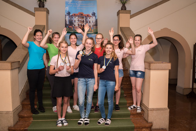 1. Reihe von links nach rechts: MOSTBÖCK Antonia, LASCHOBER Irene, GEIGER Florentine
2. Reihe von links nach rechts: STACHER Sophie, WÖBER Laura, ALTMANN Raphaela, HAAS Nicole, KÖLBL Isabella, GURSCHL Franziska | Foto: HBLA Sitzenberg