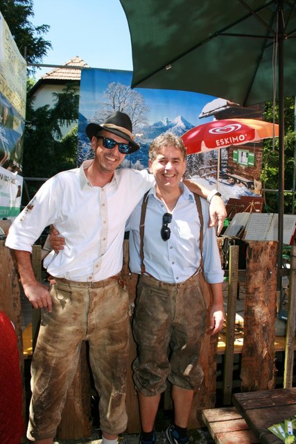 Roman Koiner und Gerhard Wanasek in zünftigem Outfit
