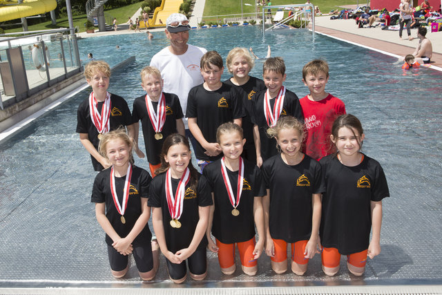 Schwimmteam Kruder Zirl mit Trainer Rupert Trenkwalder beim 38. Int. TUK-Turnier in Kufstein am 10.6.2017