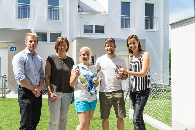 EBSG DI (FH) Philipp Brand, Sigrid Trenkmann, die neuen EigentümerInnen Marina Gall und Michael Gruber, sowie Susanne Kargl zeigten sich zufrieden. | Foto: EBSG