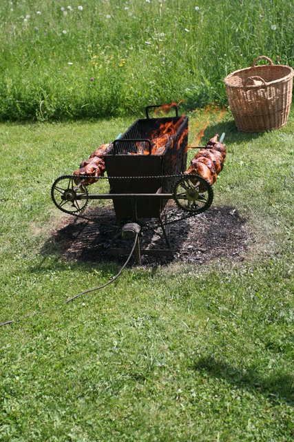 Hennen grillen mit selbstgebauten griller! LECKER!!