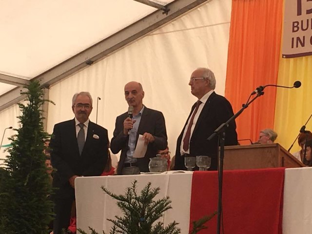 Moderator Walter Reiss (Mi.) mit SI Manfred Koch und Bischof Michael Bünker | Foto: Renate Habetler