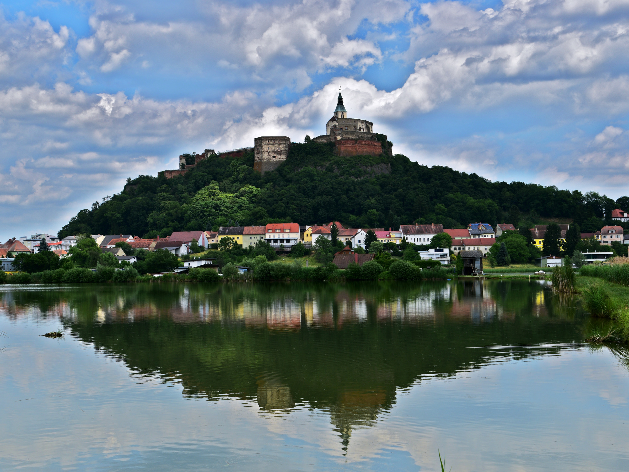 Wer kennt diese Burg.... Güssing