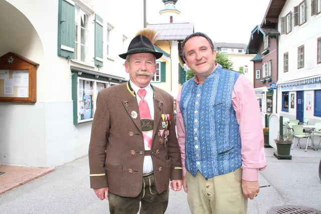 Johann Hupf mit Museumskustos August Kloiber.