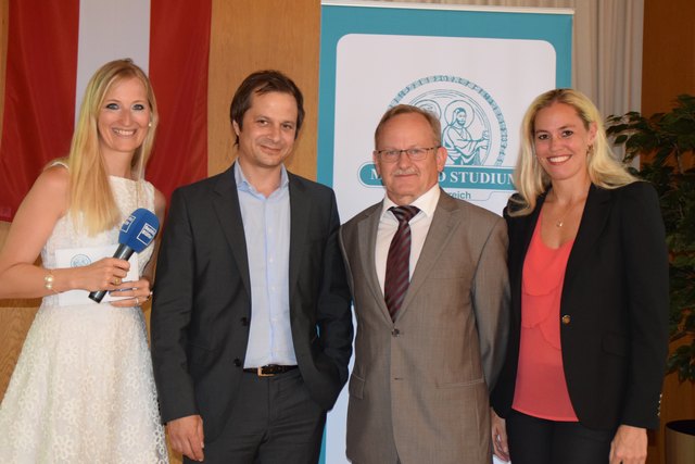 Primar Klaus Emmanuel, OA Rupert Rettenbacher und OÄ Selina Buchner mit Moderatorin Angelika Pehab. | Foto: Sabine Bernetstätter
