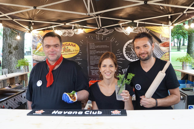 Mexikanische Spezialitäten: Robert Kous mit Tamara und Daniel Ramsbacher (von links)