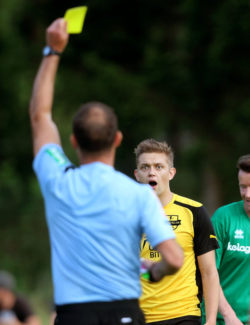 Nicht nur Martin Hinteregger kassierte beim SV Oberglan des Öfteren Gelb. In der Fair Play Wertung sind die Oberglaner Letzter
Foto: Kuess | Foto: Kuess