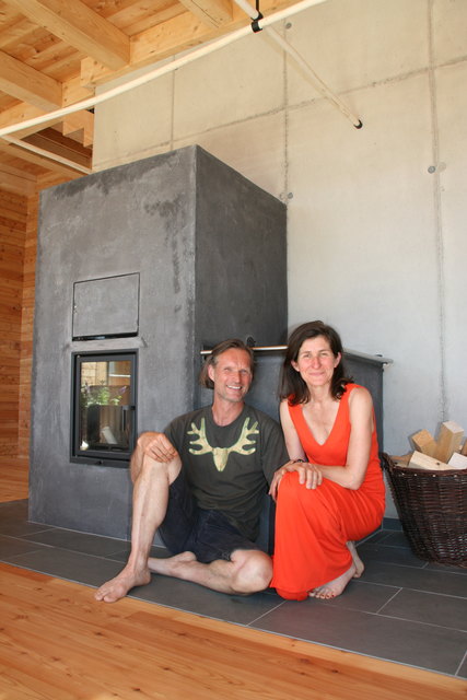 Herwig und Julia Zöhrer vor dem "Küchenherd"