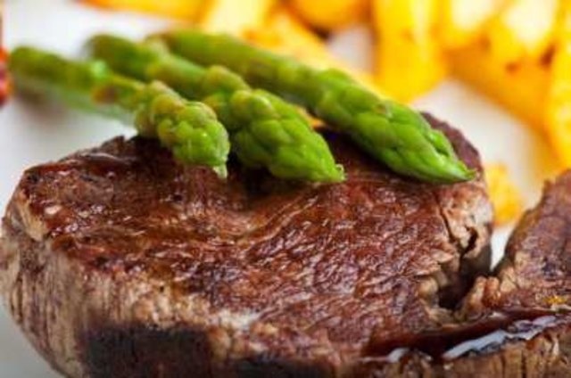 Aus Steak, Spargel und Co. entsteht das beste und schmackhafteste Fingerfood | Foto: KK
