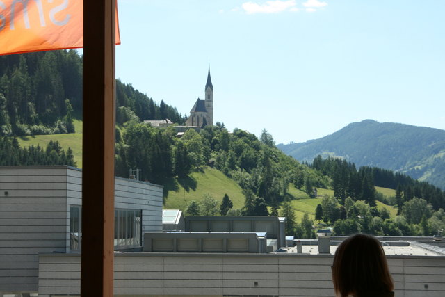 Die großen Glasfronten bieten tolle Aussichten auf den Lungau