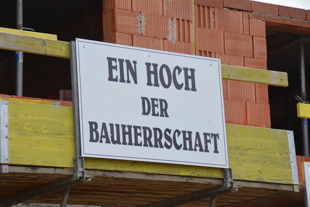 Derartige Botschaften wird es in nächster Zeit in Götzens nur mehr bei Einhaltung von Richtlinien geben!