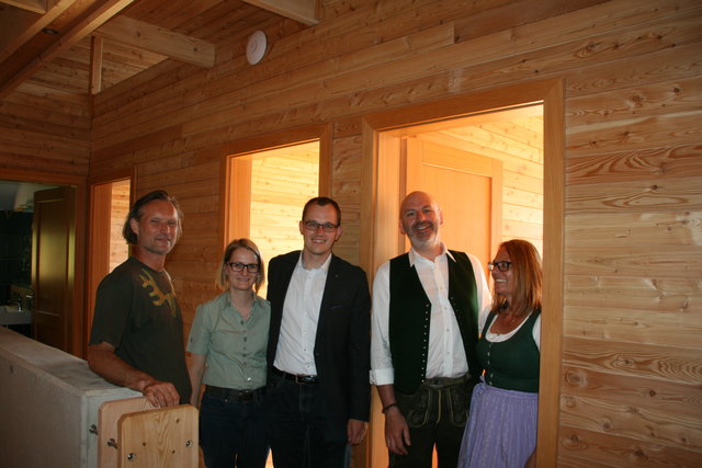 Unter den Gästen: Raiba GL Georg Eberharth (3.v.l.) und Sparkassen GL Franz kröll mit Gattinnen.