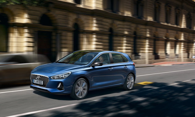 Hyundai i30 – mit nur 110 PS überzeugt der 1,6-Liter-Diesel mit Spritzigkeit und Laufruhe. Der neue i30 liefert neben Sportlichkeit auch viel Komfort: mit Assistenzsystemen und Platzangebot.Fotos: Hyundai