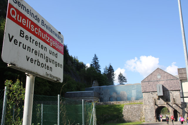 Das Quellschutzgebiet der Breitenwanger grenzt unmittelbar an die Ehrenberger Klause.