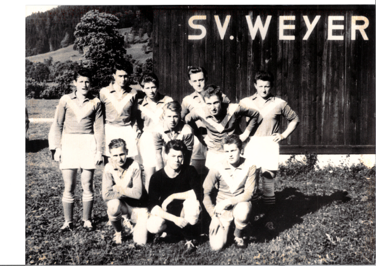 Die Mannschaft des SC Ernsthofen beim ersten Pflichtspiel gegen SV Weyer.