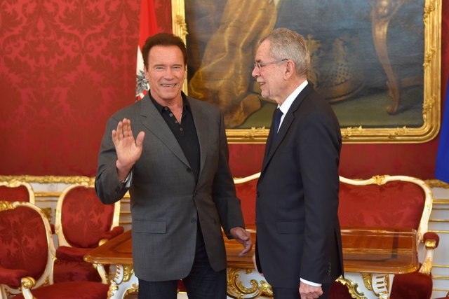 Im März hat Schwarzenegger (l.) Bundespräsident Alexander Van der Bellen besucht. Nun treffen die beiden wieder aufeinander. | Foto: Max Spitzauer