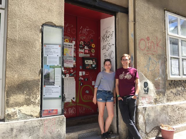 Diese Tür kennen alle - Jana Trap und Gregor Novak sind im Vorstandsteam des Klubs.