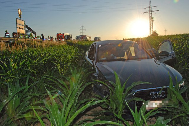 Einer der zwei Pkws wurde in den Graben geschleudert. | Foto: FF Pöchlarn