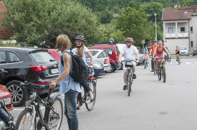 Aufbruch zur Rad-Demo für eine barrierefreie Verbindung | Foto: Patrick Ausserdorfer