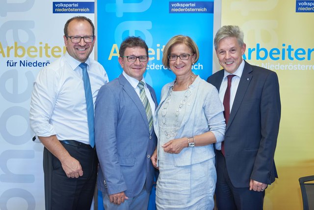 VP-Landesgeschäftsführer LAbg. Bernhard Ebner, Gemeindebund-Bezirksobmann Bgm. Rupert Dominik, Landeshauptfrau Johanna Mikl-Leitner, LAbg. Hermann Hauer