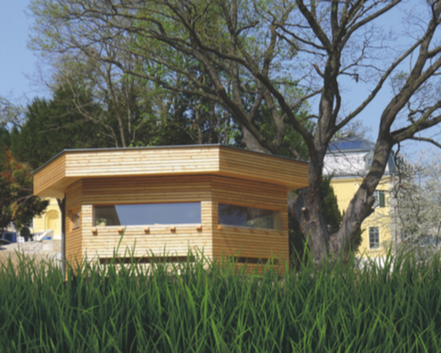 Im Garten des Martinschlössl befindet sich der neu errichtete Bienen-Pavillon.