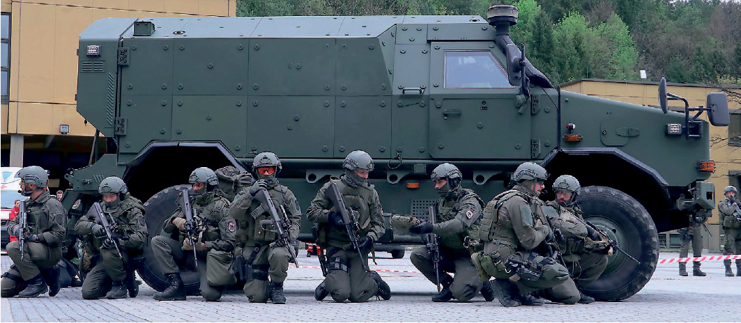 Für internationale Einsätze werden Soldaten der Kaderpräsenzeinheiten im Inland ständig ausgebildet und vorbereitet.