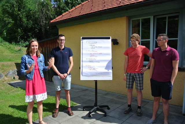Verschiedene Ortsgruppen präsentieren ihre Erfahrungen in der Landjugendarbeit. | Foto: LJ