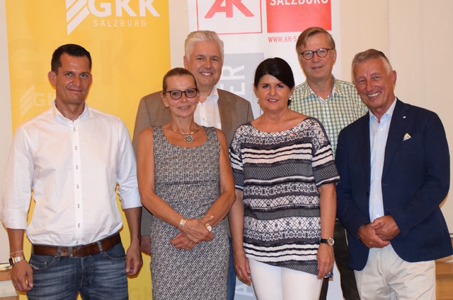 Mediziner Wolfgang Mückstein, DGKP Maria Kern, SGKK-Obmann Andreas Huss, AK-Gesundheitsreferentin Gabi Burgstaller, Hausarzt Christoph Dachs und der ehemalige Gemeindebundpräsident Helmut Mödlhammer. | Foto: Angelika Pehab