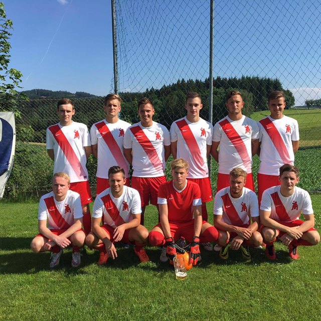 Die Hobbyfußballmannschaft "SK Saufen statt Laufen" aus St. Aegidi lädt am 1. Juli zum Turnier am Aegidinger Sportplatz. | Foto: Ecker