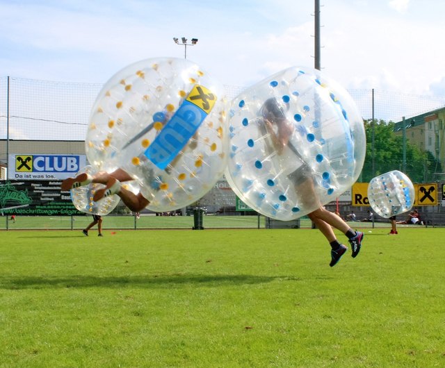Trendsportart mit Spaßgarantie: Am 24. Juni findet am Sportplatz Hötting-West das 3. STADTBLATT Bubble Soccer Turnier statt.