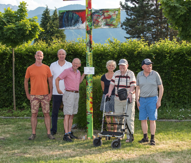 Manfred Schöller, Wolfgang Homar, die Künstler von "Schön für besondere Menschen" Christian, Walter und Kurt mit Tatjana Wojakow (v.li.)