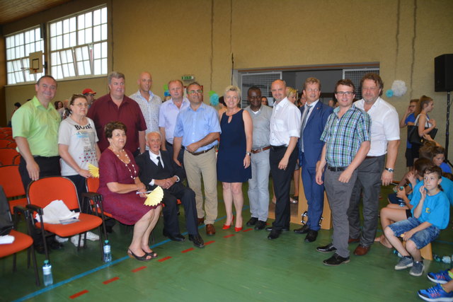 Die Ehrengäste der 50-Jahrfeier beim gemeinsamen Foto.