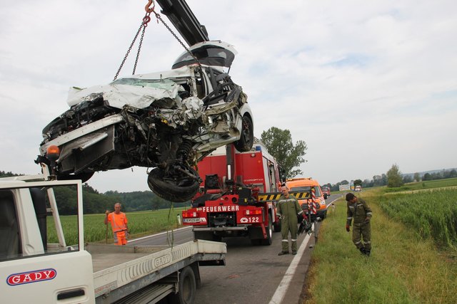 ..., der Pkw mit einer Frau aus dem Bezirk Güssing. | Foto: Feuerwehr Jennersdorf