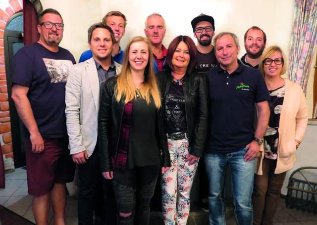 Kassier-Stv. René Fender, Obmann-Stv. Christian Kovacevic, Kassier Daniel Bramböck, Vorstandsmitglied Lisa Baldemair, Vorstandsmitglied Josef Astner, Obmann-Stv.in Isabella Mölk, Schriftführer-Stv. Manuel Fender, Obmann Gerhard Berger, Schriftführer Bastian Wiedl, Vorstandsmitglied Karin Fender (v.l.). | Foto: Manfred Berger