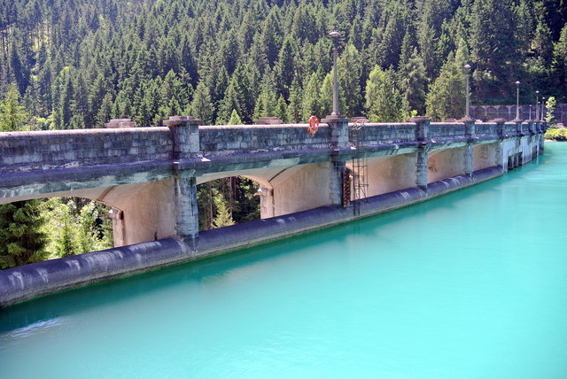 Die Staumauer des Lago di Caterina