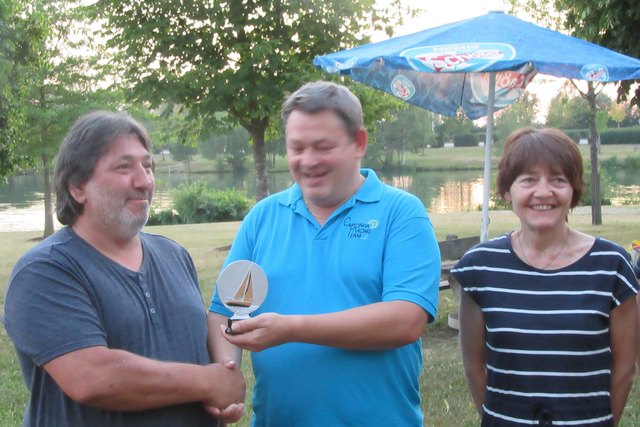 Das Mittelfeld ist übersprungen - jetzt kommt Platz 5: Skipper Ignaz Kirov und seine Frau Barbara dürfen sich freuen.