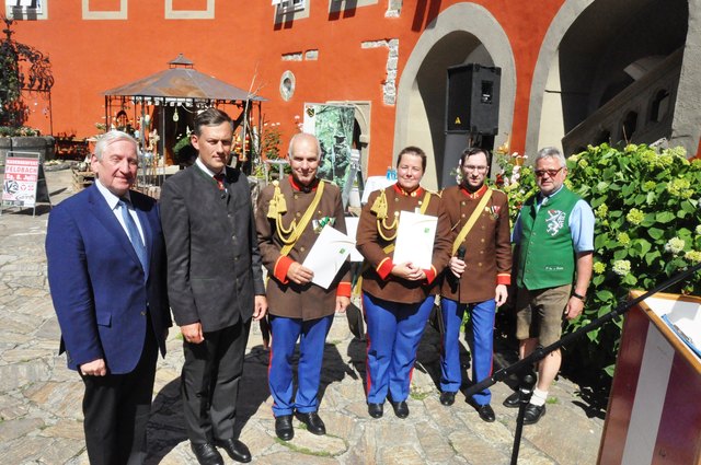 Die geehrten Musiker mit Obmann Rath (2.v.r.) | Foto: KK