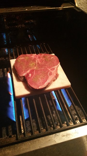 T-Bone auf Salzstein