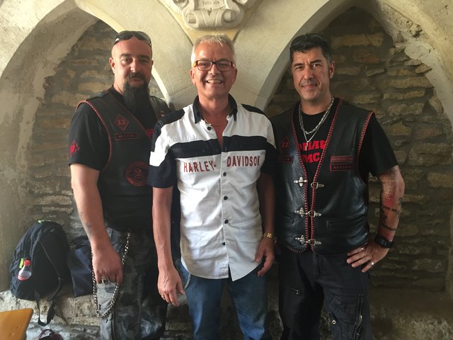 Bikertreffen: H. Schwarzl (li.), Vizebgm. G. Weil u. M. Kotzian. | Foto: Nim