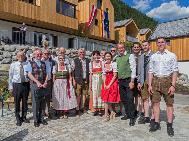 Die Hoteliersfamilie bei der Eröffnung der See-Chalets