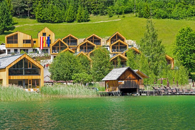Die Chalets haben allesamt Blick auf den Weissensee