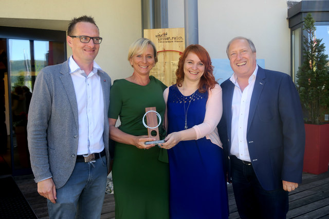 Bei der Verleihung: Bürgermeister Michael Maier, Vorsitzende Tourismusverband Radenthein-Döbriach Melanie Golob, Künstlerische Leitung Sagamundo Monika Peitler, Landesrat Rolf Holub