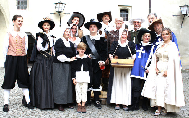 Das Ensemble der diesjährigen Burgsommer-Produktion Cyrano de Bergerac